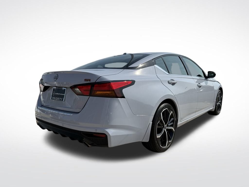 2023 Nissan Altima SR 5
