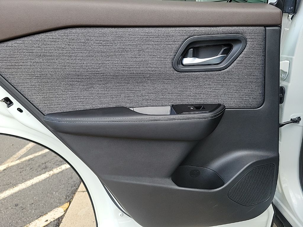 Thumbnail: 2023 Nissan Rogue - 18