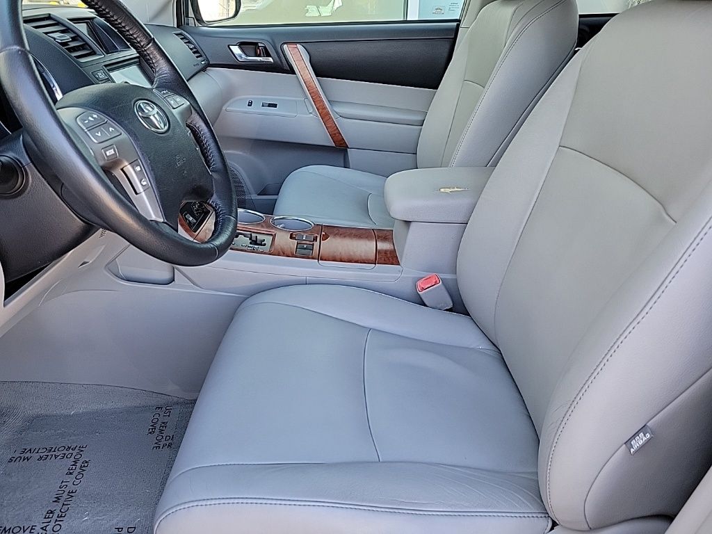 Thumbnail: 2010 Toyota Highlander - 11