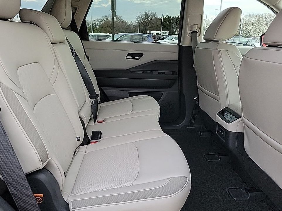 Thumbnail: 2026 Nissan Pathfinder - 19