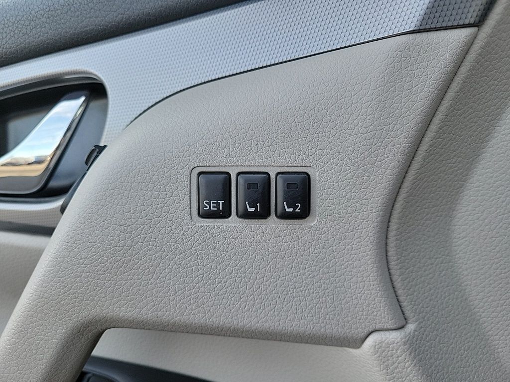 Thumbnail: 2020 Nissan Rogue Sport - 27