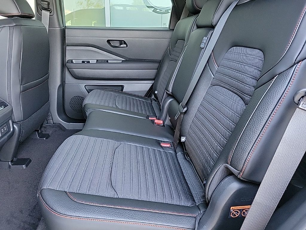 Thumbnail: 2026 Nissan Pathfinder - 12