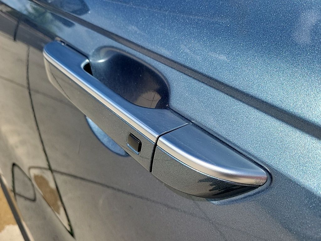 Thumbnail: 2022 Kia Carnival - 9