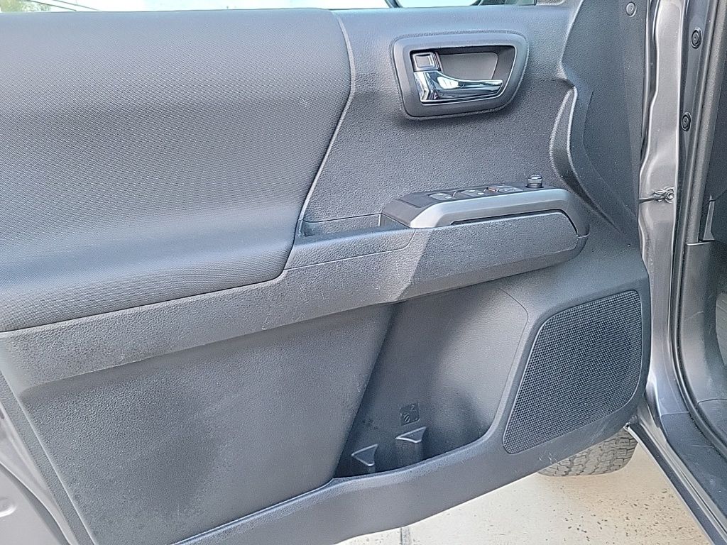 Thumbnail: 2021 Toyota Tacoma - 22