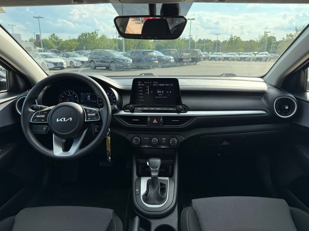 Thumbnail: 2022 Kia Forte - 16