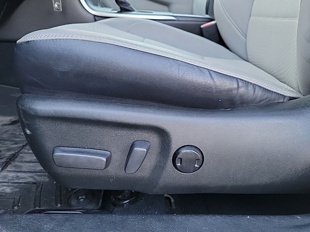 Thumbnail: 2017 Toyota Camry - 11