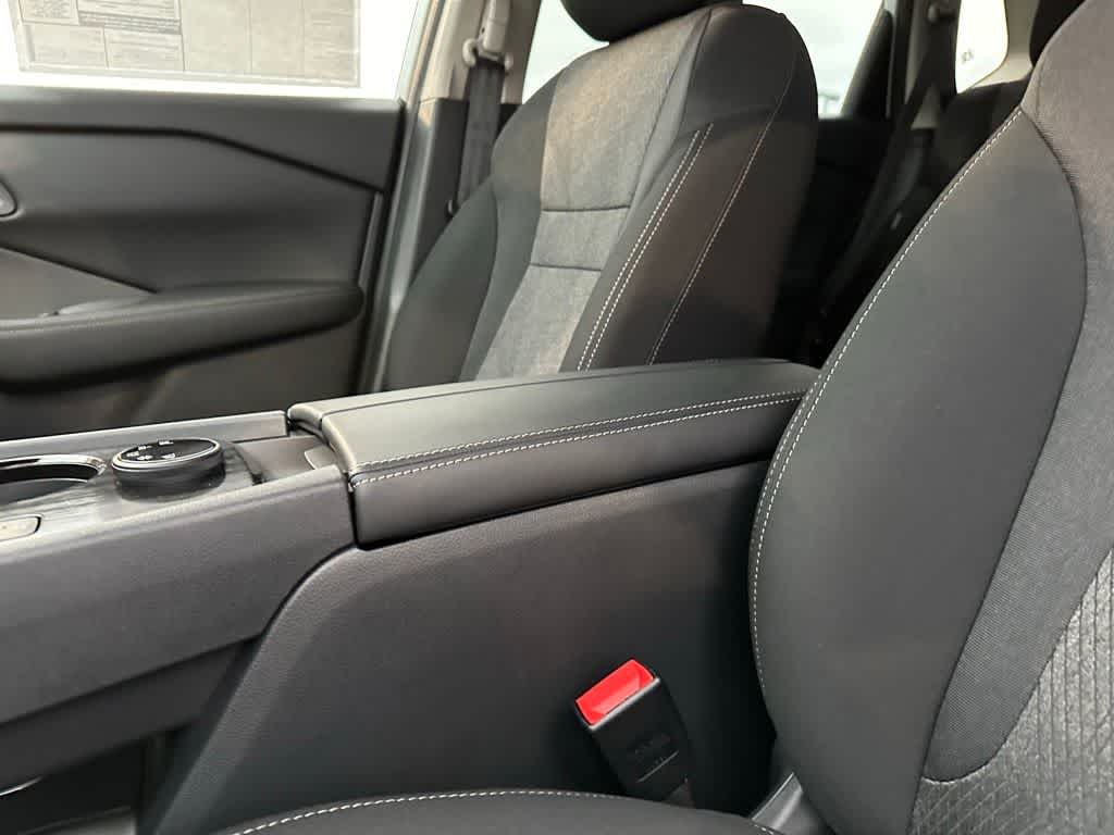 2025 Nissan Rogue SV 20