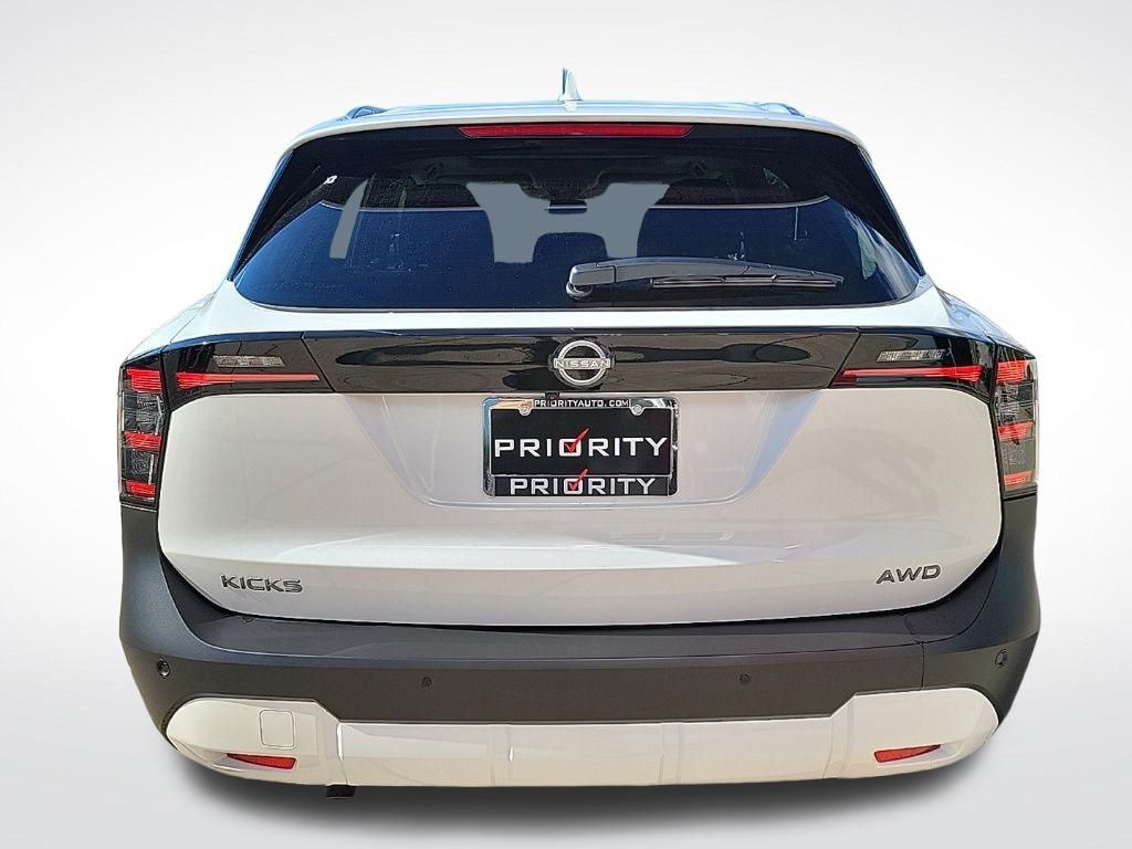 Thumbnail: 2025 Nissan Kicks - 4