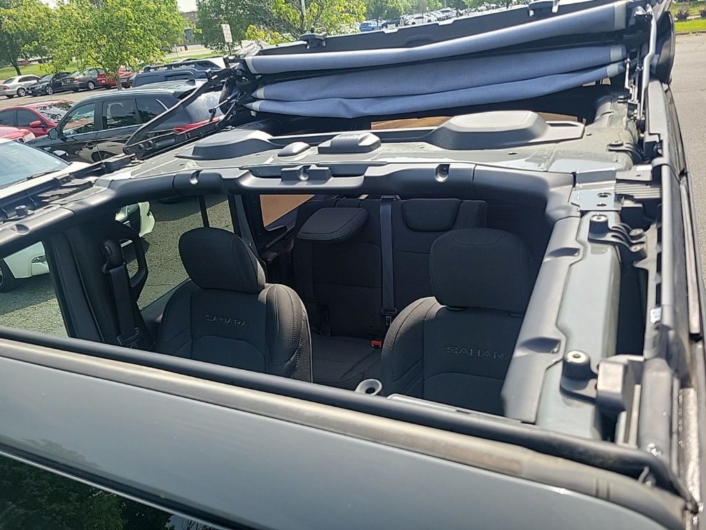 2018 Jeep Wrangler Unlimited Sahara 29
