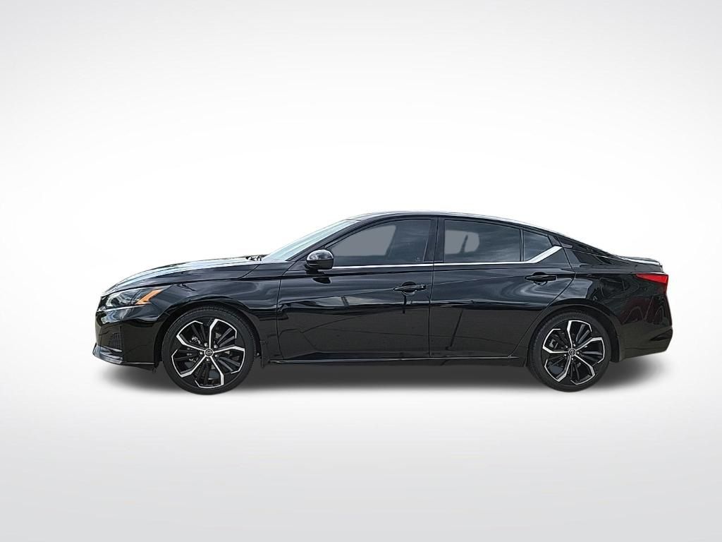 Thumbnail: 2023 Nissan Altima - 28