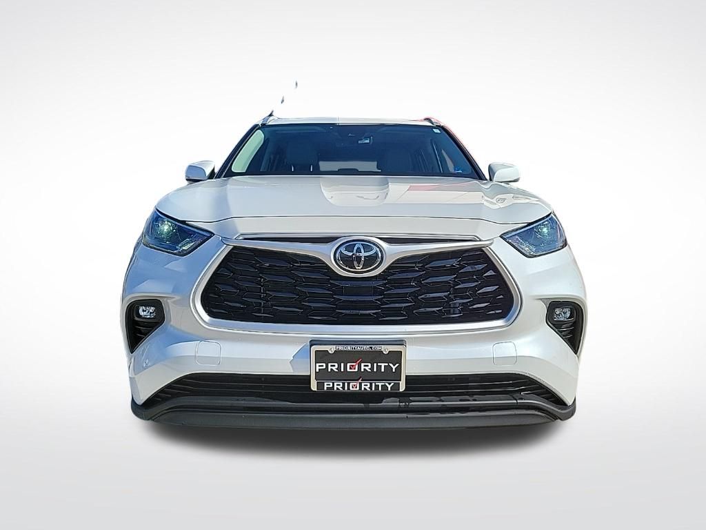 Thumbnail: 2022 Toyota Highlander - 8