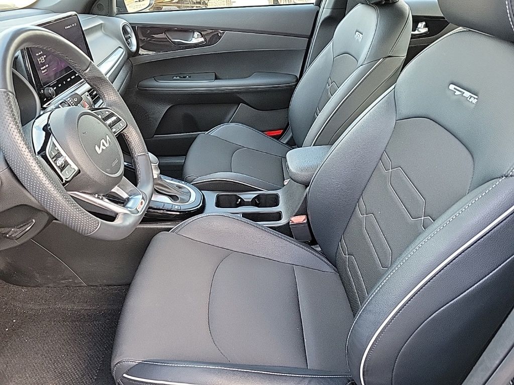 Thumbnail: 2023 Kia Forte - 9