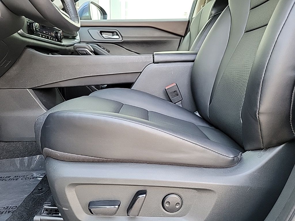 Thumbnail: 2023 Nissan Rogue - 11