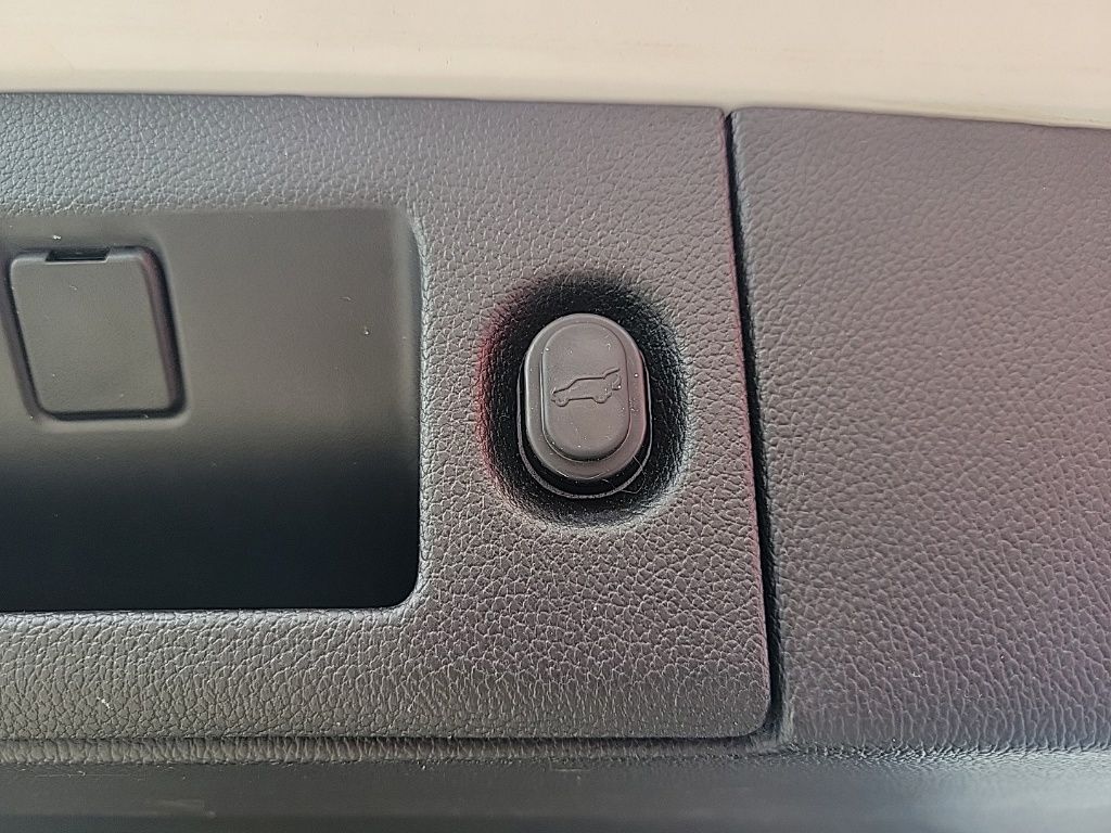 Thumbnail: 2018 Chevrolet Tahoe - 23