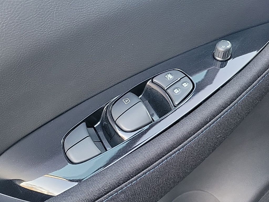 Thumbnail: 2021 Nissan Leaf - 30