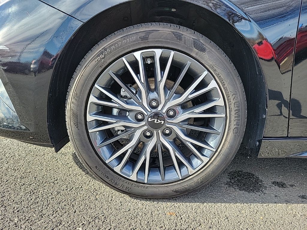 Thumbnail: 2023 Kia Forte - 8