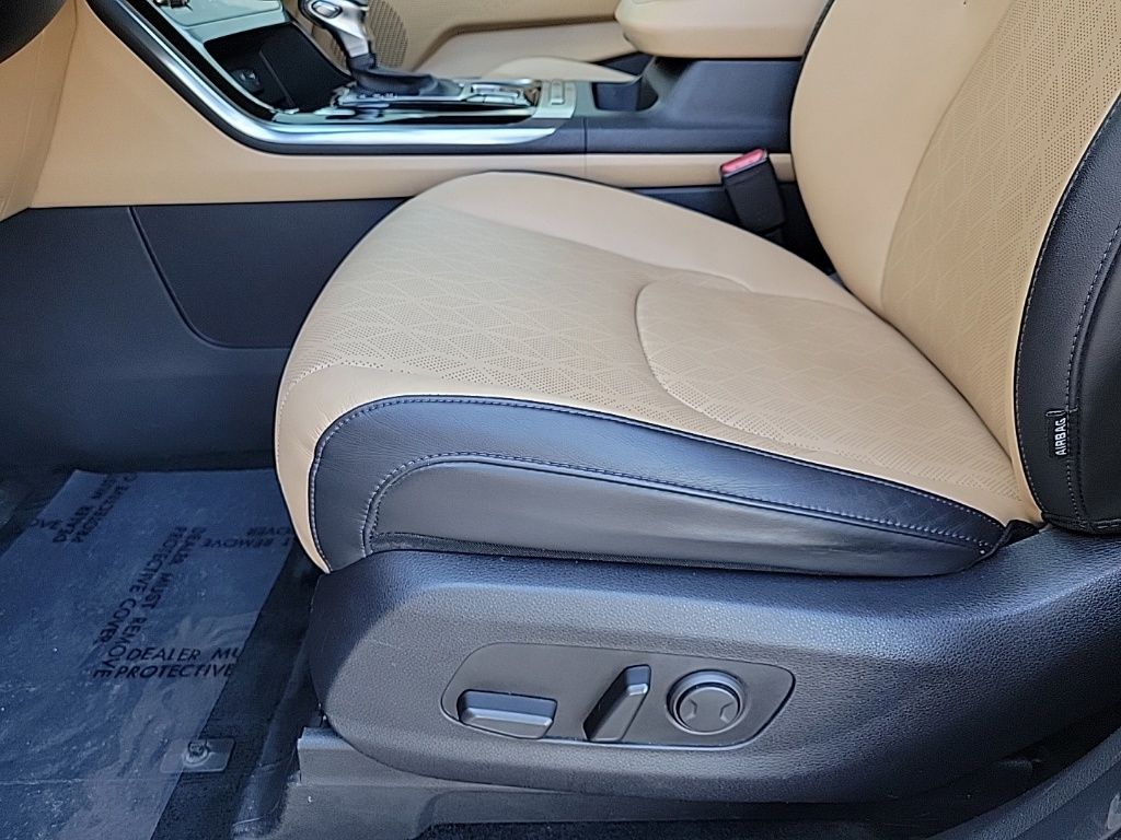 Thumbnail: 2022 Kia Carnival - 11