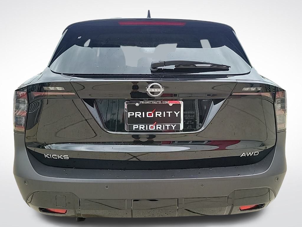 Thumbnail: 2025 Nissan Kicks - 4