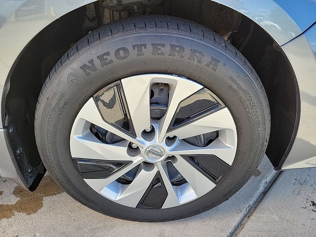 Thumbnail: 2022 Nissan Altima - 10