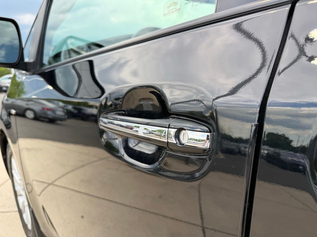 Thumbnail: 2016 Toyota Sienna - 10