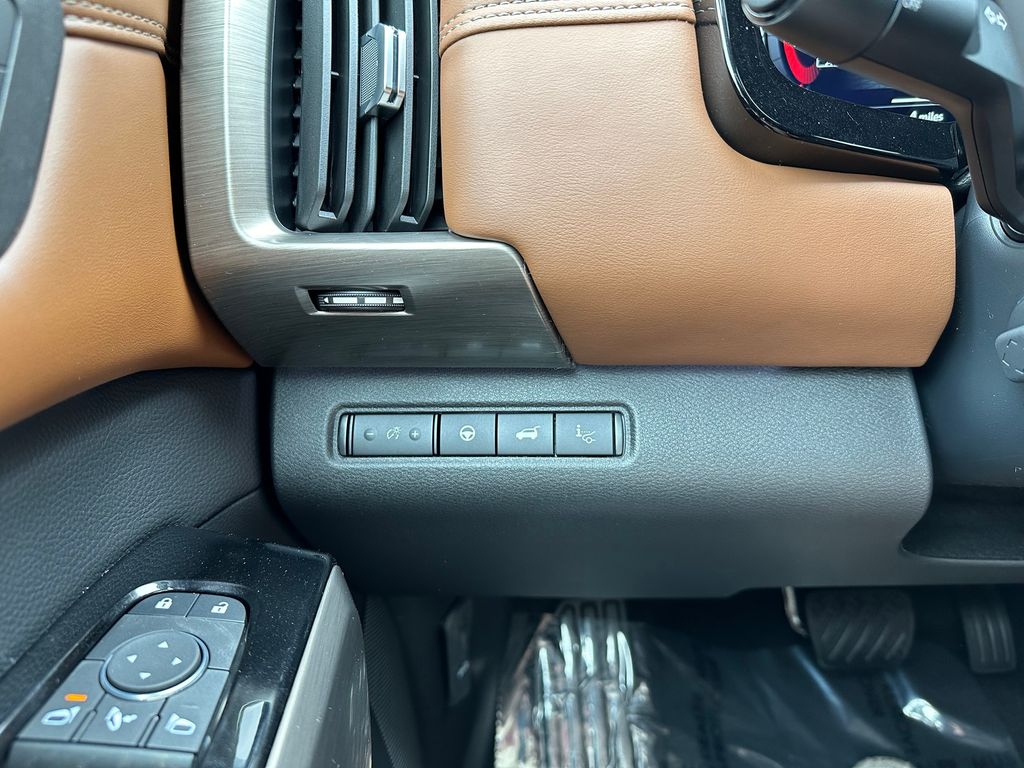 Thumbnail: 2025 Nissan Pathfinder - 16