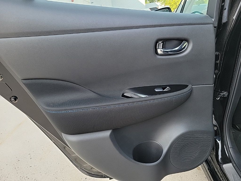 Thumbnail: 2023 Nissan Leaf - 19