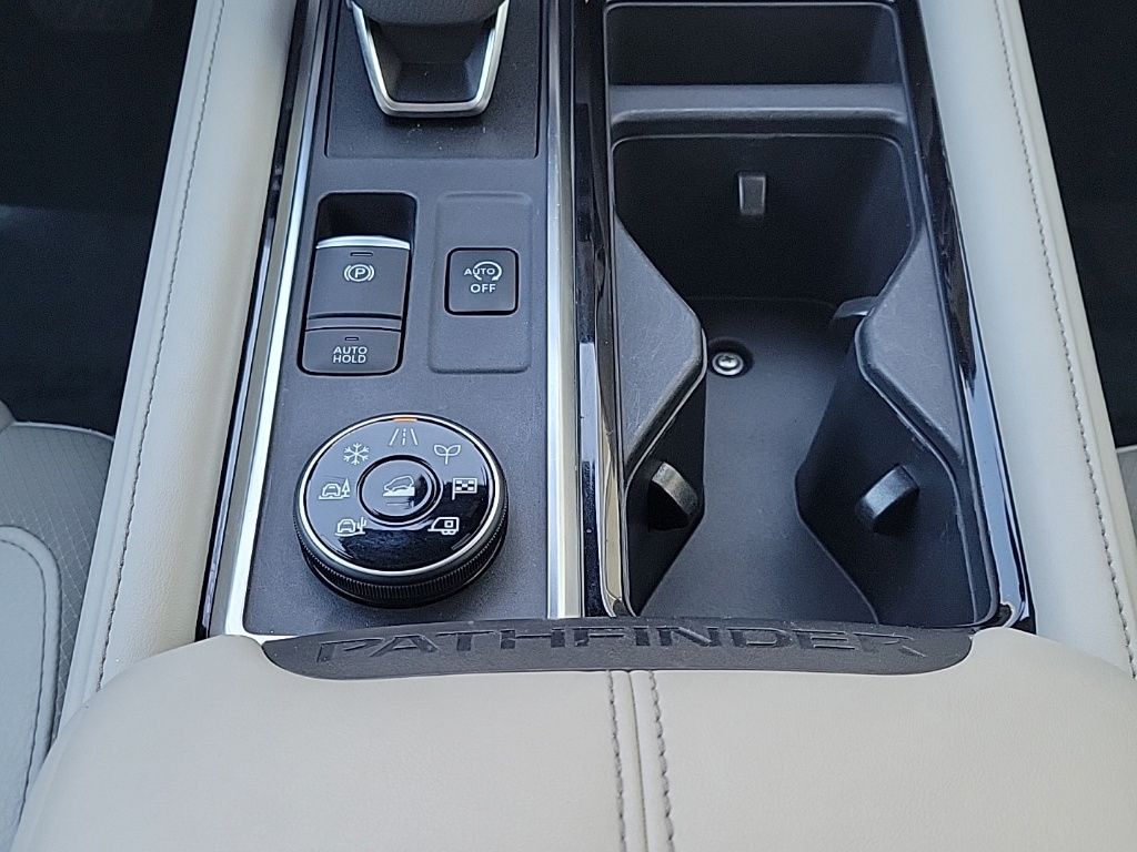 Thumbnail: 2023 Nissan Pathfinder - 32