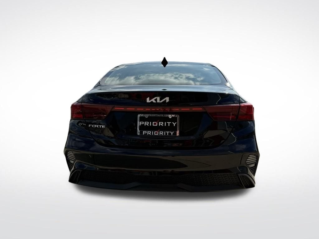 Thumbnail: 2022 Kia Forte - 4