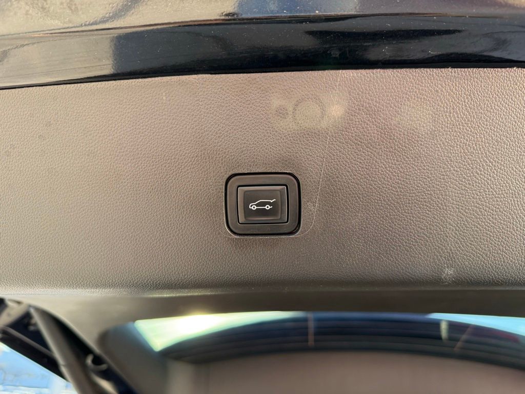 Thumbnail: 2023 Chevrolet Traverse - 28