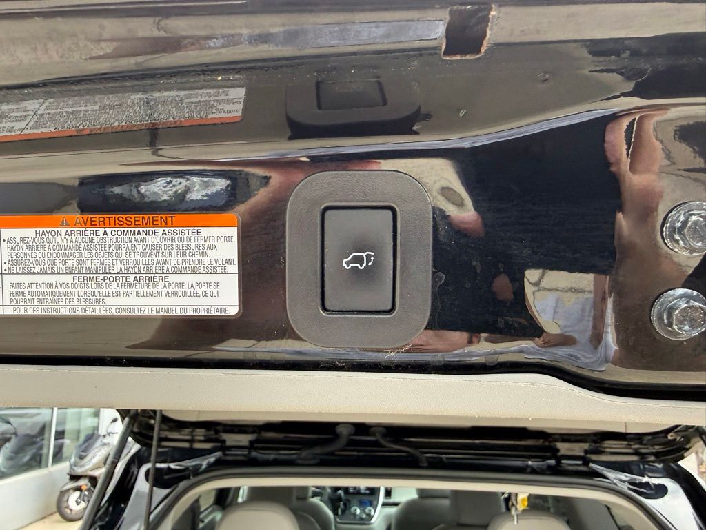 Thumbnail: 2016 Toyota Sienna - 17