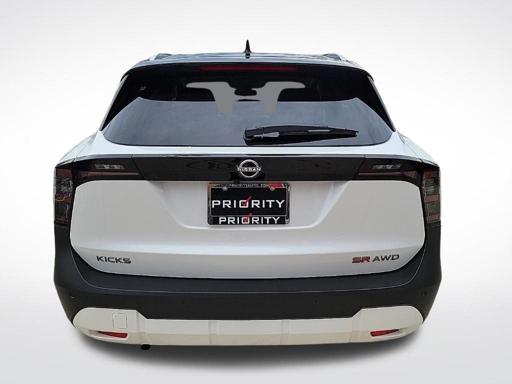 Thumbnail: 2025 Nissan Kicks - 4