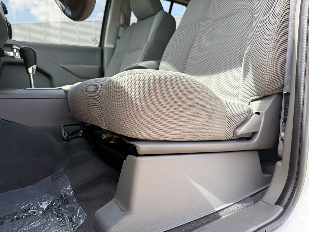 2020 Nissan Frontier SV 13