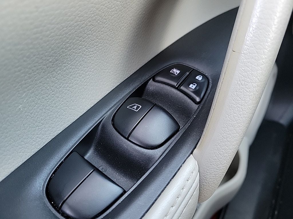 Thumbnail: 2020 Nissan Rogue Sport - 28