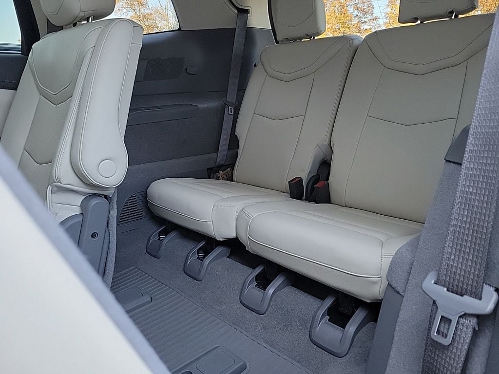 Thumbnail: 2023 Cadillac XT6 - 18