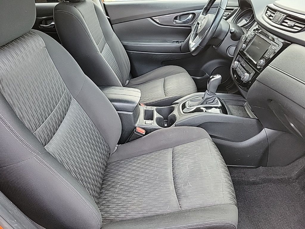 Thumbnail: 2020 Nissan Rogue - 16