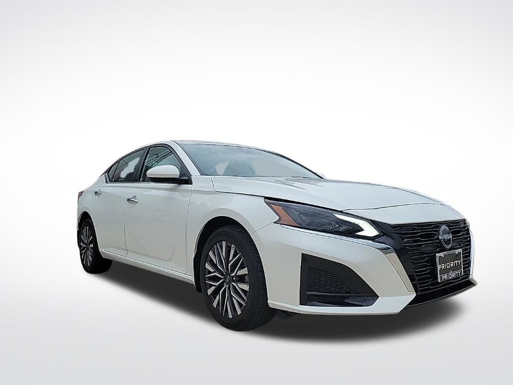 Thumbnail: 2023 Nissan Altima - 7