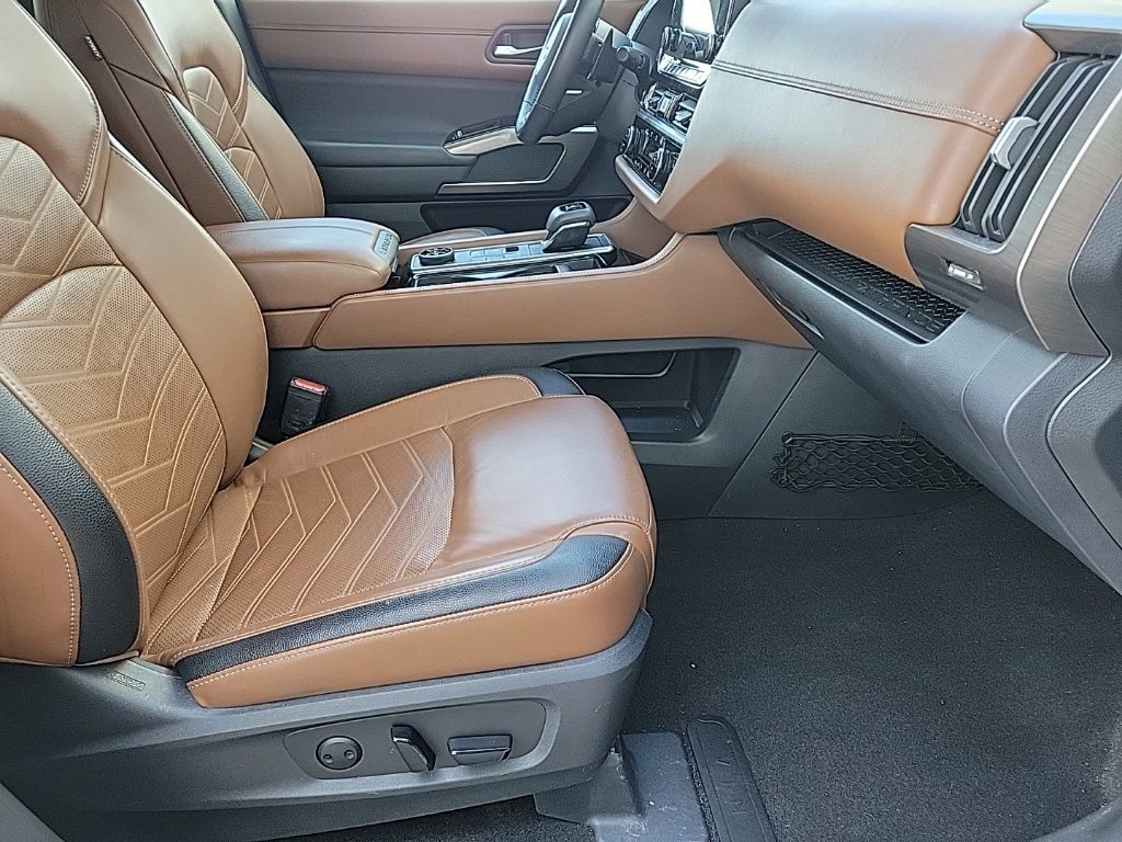 Thumbnail: 2023 Nissan Pathfinder - 19