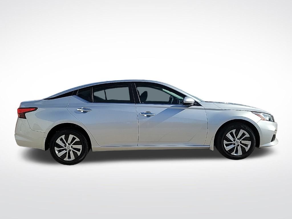 Thumbnail: 2020 Nissan Altima - 5