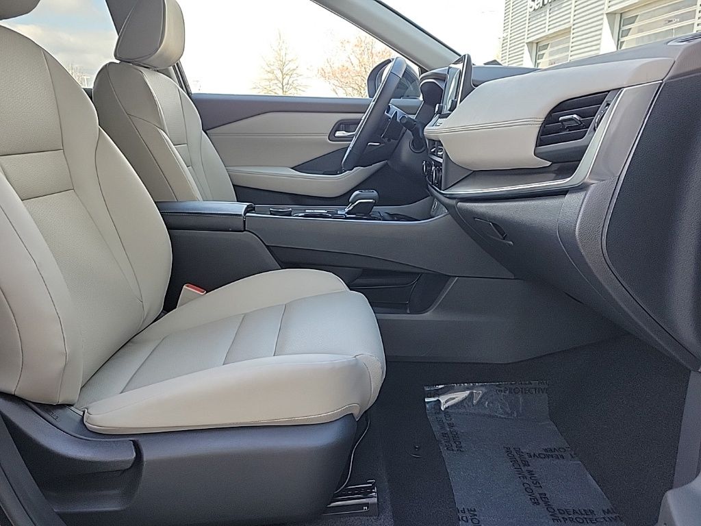 Thumbnail: 2023 Nissan Rogue - 15