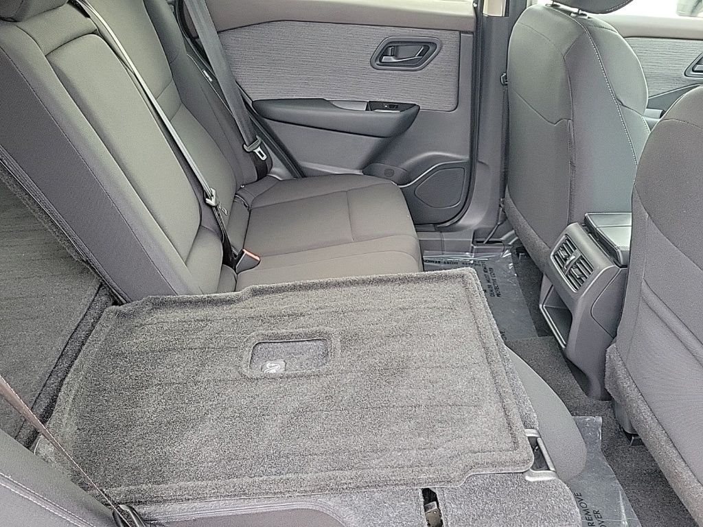 Thumbnail: 2023 Nissan Rogue - 14