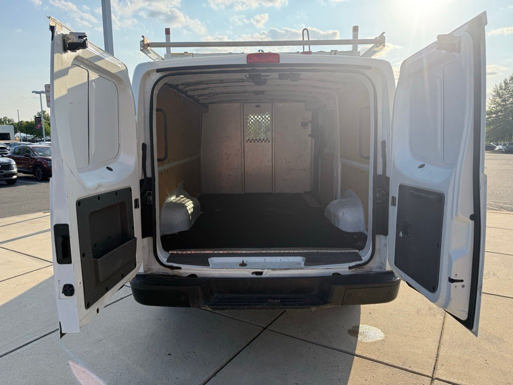 Thumbnail: 2021 Nissan NV - 25