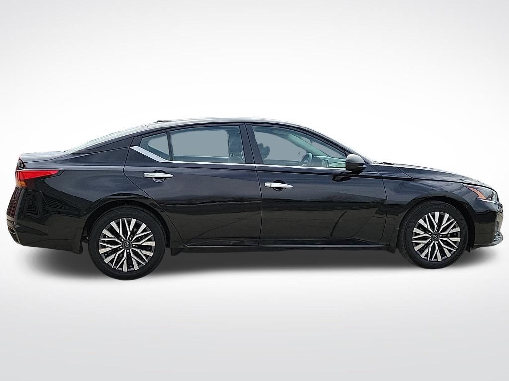 Thumbnail: 2024 Nissan Altima - 5