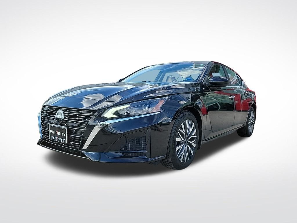 Thumbnail: 2023 Nissan Altima - 1