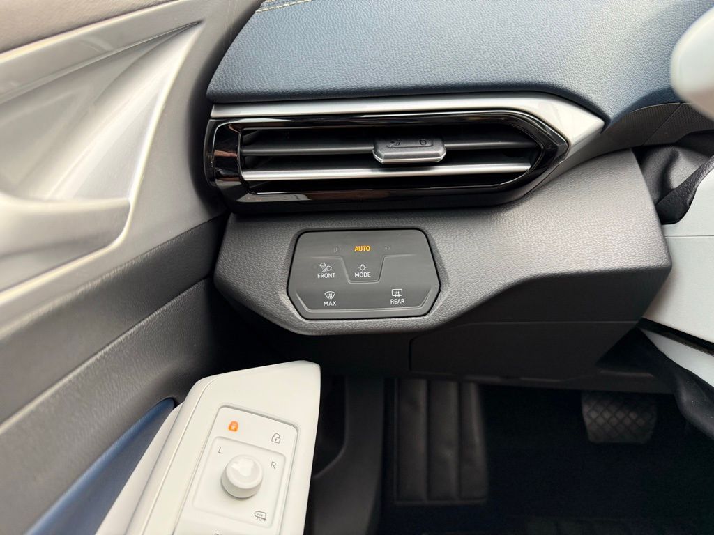 Thumbnail: 2023 Volkswagen ID.4 - 15
