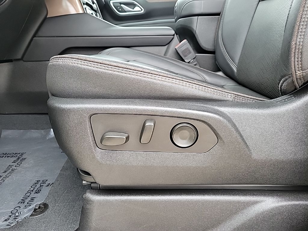 Thumbnail: 2023 Chevrolet Tahoe - 16