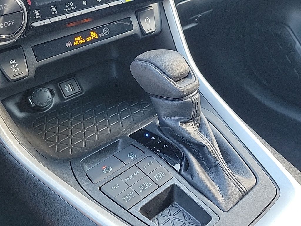 Thumbnail: 2023 Toyota RAV4 - 21