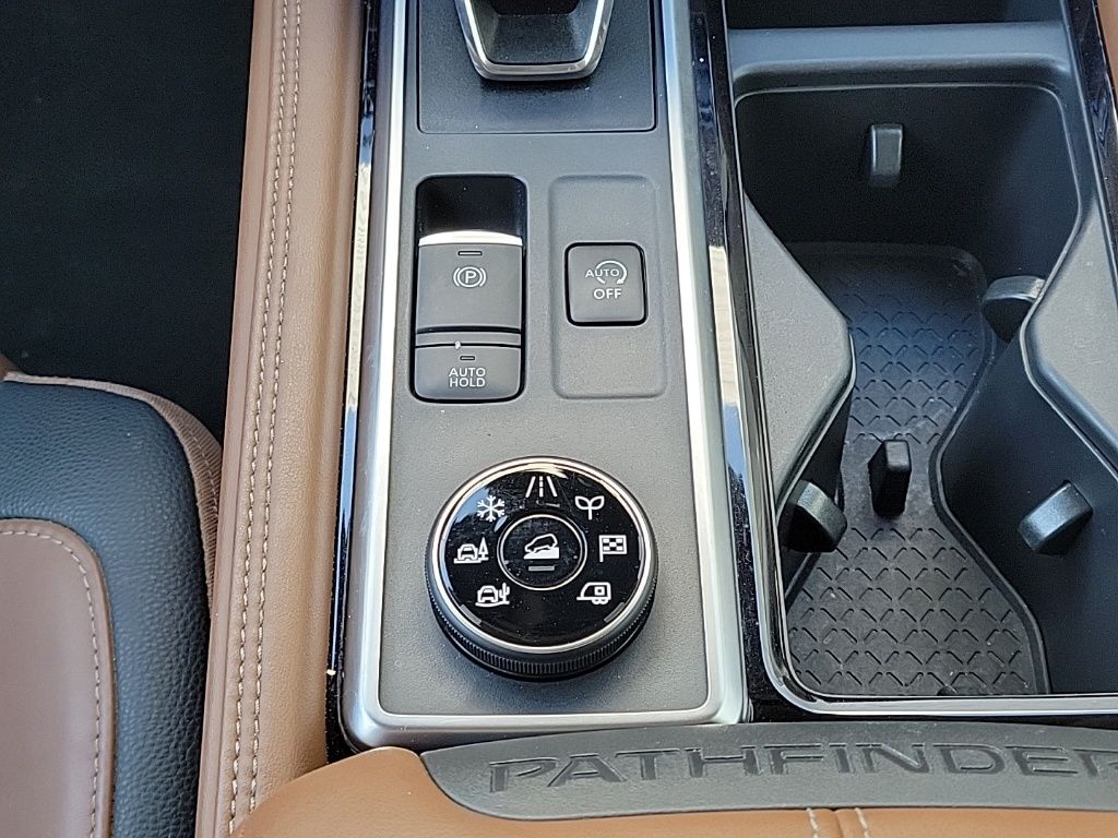 Thumbnail: 2023 Nissan Pathfinder - 33