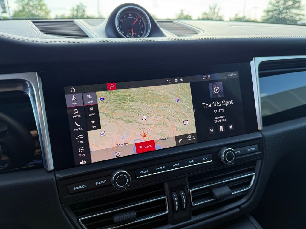 Thumbnail: 2021 Porsche Macan - 27