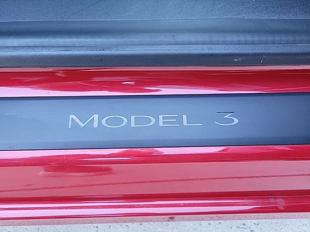 Thumbnail: 2021 Tesla Model 3 - 16