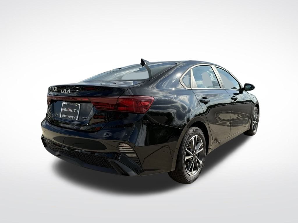 Thumbnail: 2022 Kia Forte - 5